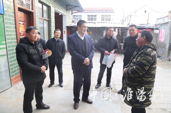 区长王毅深入乡镇调研脱贫攻坚工作